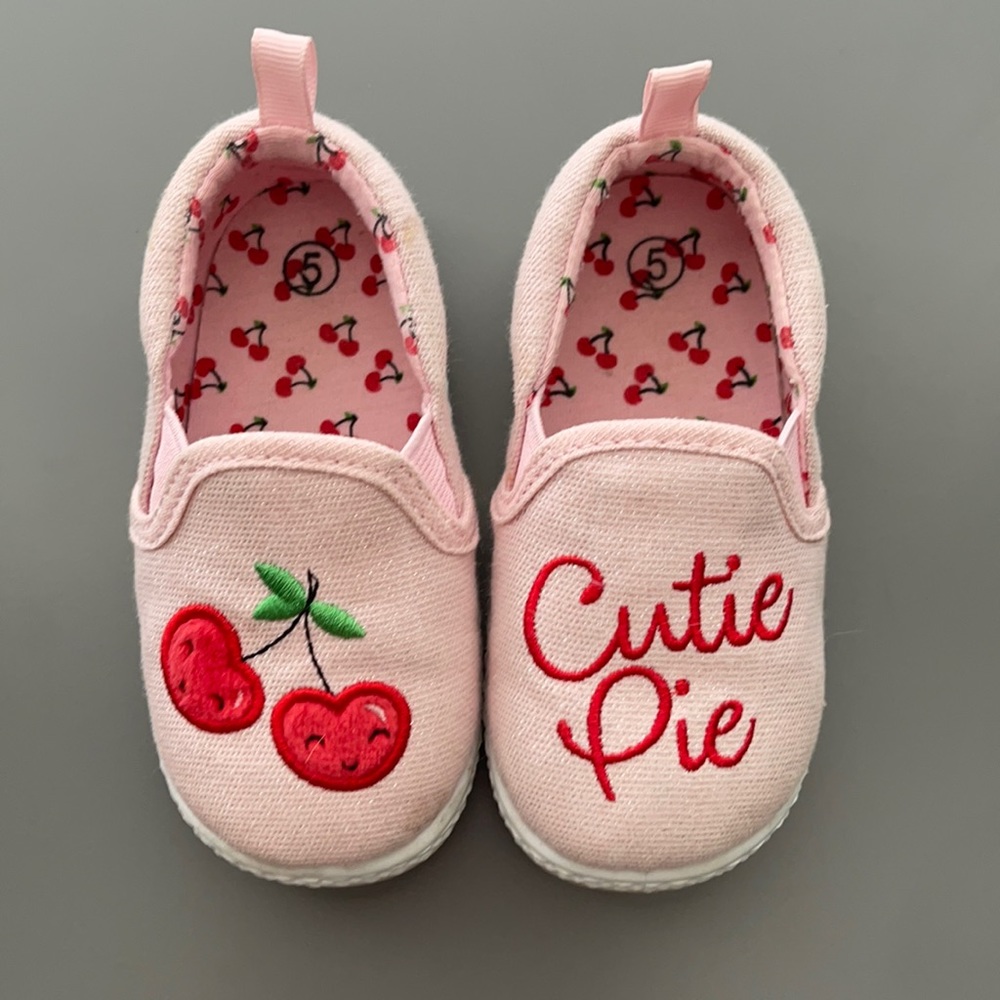 Baby girl slip on shoes